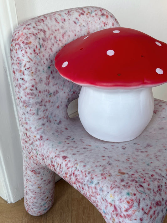 Rød Svampelampe, Medium