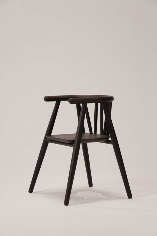 Storm børnestol, Røget eg